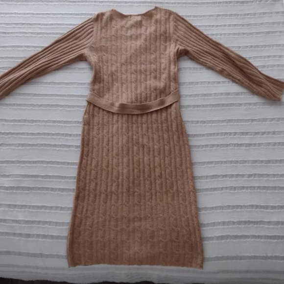 Pink Rose cable knit Sweater Dress - Picture 2 of 8